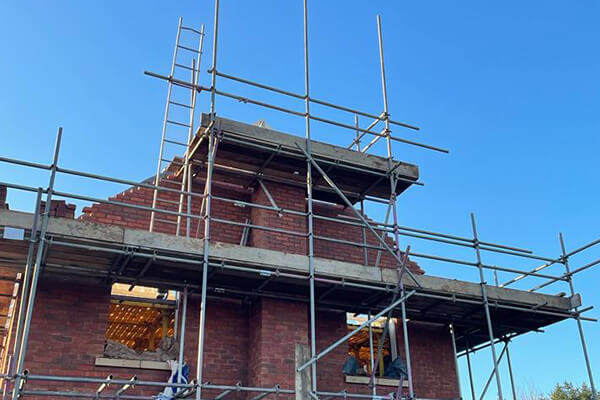 Double height scaffold